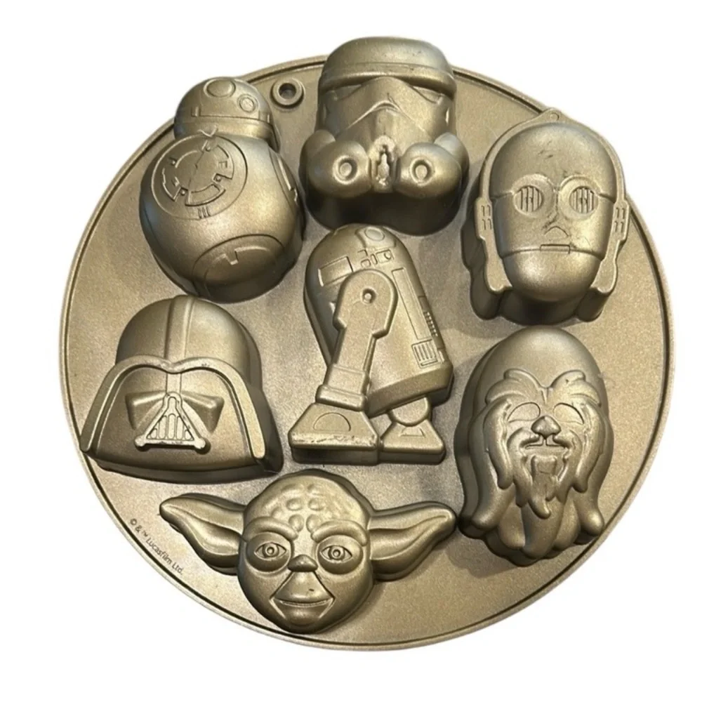 Nwot Williams Sonoma Star Wars Character Cakelet Pan